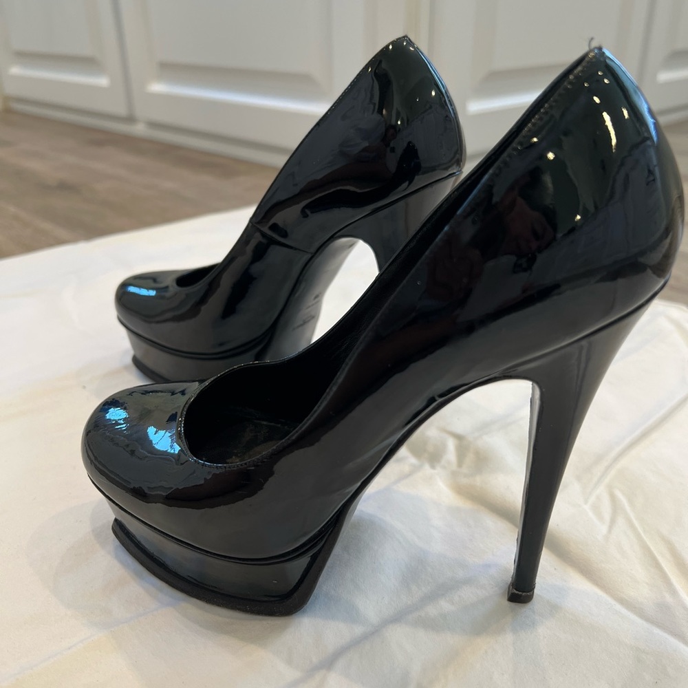 Ysl Black patent pumps